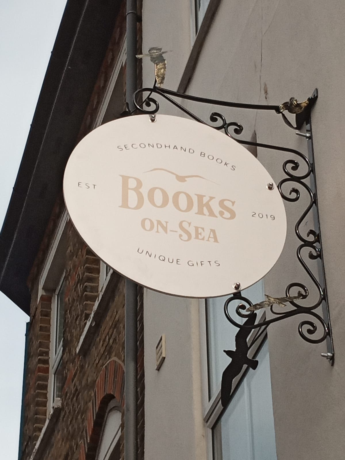 books on sea swing sign